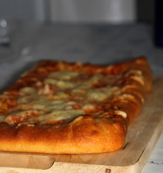 Przedniej części prostokątne pizzy — Zdjęcie stockowe