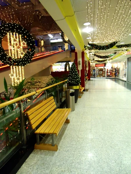 Bench in shopping center — Stock Photo, Image