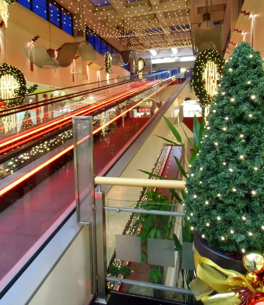 The flat escalator in shopping center — Stock Photo, Image