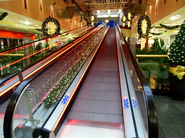 The flat escalator in shopping center — Stock Photo, Image