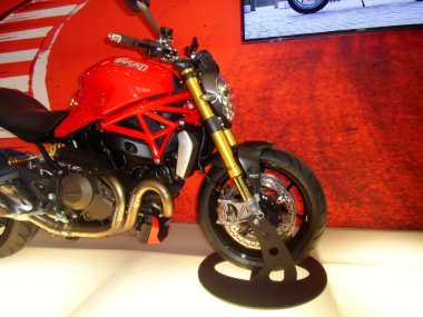 Hamburg, Almanya - 22 Şubat: kırmızı motosiklet üzerinde 22 Şubat 2014 hmt (hamburger motorrad tage) expo, hamburg, Almanya. HMT büyük motosiklet Fuarı olan