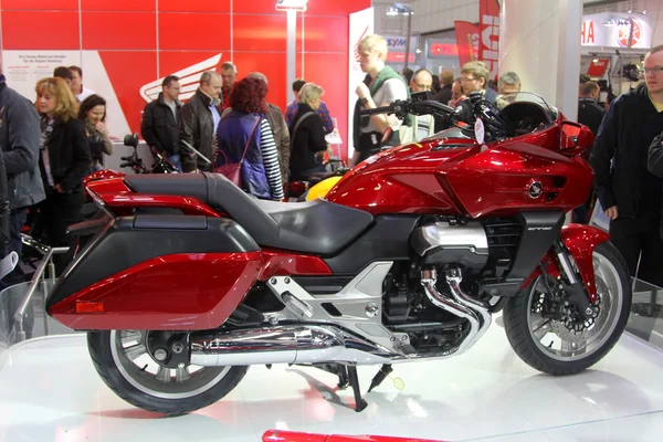 Hamburg, Německo - 22. února: motocykl honda na 22 únoru 2014 hmt (hamburger motorrad tage) expo, Hamburk, Německo. HMT je velký motocykl expo — Stock fotografie