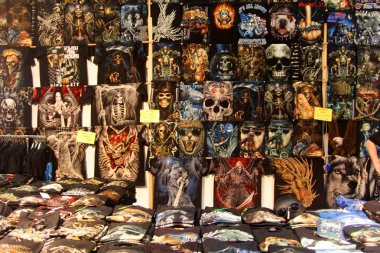 Hamburg, Almanya - Şubat 22: 22 Şubat 2014 t-shirt kürsüye hmt (hamburger motorrad tage) expo, hamburg, Almanya. HMT büyük motosiklet Fuarı olan