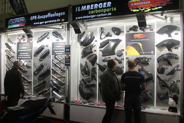 Hamburg, Almanya - Şubat 22: 22 Şubat 2014 motosiklet parçası kürsüye hmt (hamburger motorrad tage) expo, hamburg, Almanya. HMT büyük motosiklet Fuarı olan