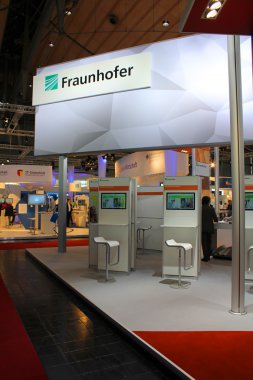 Hannover, Almanya - 13 Mart: fraunhofer stand üzerinde 13 Mart 2014 CeBIT bilgisayar Fuarı, hannover, Almanya. dünyanın en büyük bilgisayar Fuarı CeBIT olduğunu