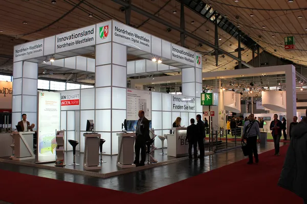 Hannover, deutschland - 13. märz: stand von nordrhein-westfallen am 13. märz 2014 auf der cebit computer expo, hannover, deutschland. Die Cebit ist die weltgrößte Computermesse — Stockfoto