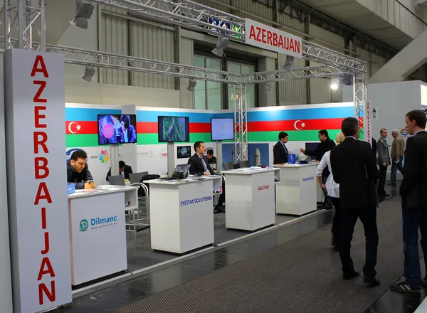 Hannover, deutschland - märz 13: stand von azerbaijan am 13. märz 2014 auf der cebit computer expo, hannover, deutschland. Die Cebit ist die weltgrößte Computermesse — Stockfoto