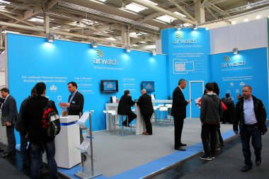 Hannover, Almanya - 13 Mart: airwatch kürsüye 13 Mart 2014 CeBIT bilgisayar Fuarı, hannover, Almanya. dünyanın en büyük bilgisayar Fuarı CeBIT olduğunu