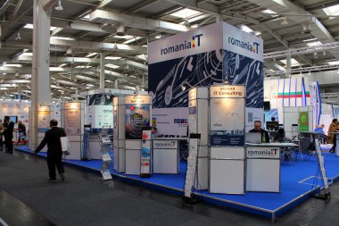 Hannover, Almanya - 13 Mart: romania standı üzerinde 13 Mart 2014 CeBIT bilgisayar Fuarı, hannover, Almanya. dünyanın en büyük bilgisayar Fuarı CeBIT olduğunu