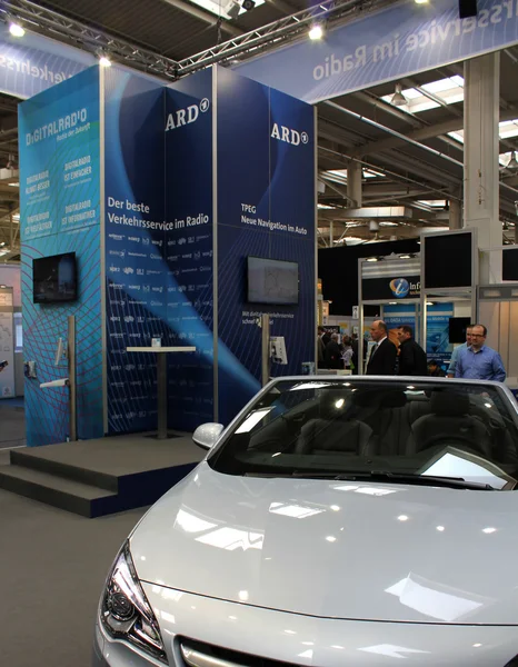 HANNOVER, ALEMANHA - MARÇO 13: O stand da ARD em 13 de março de 2014 na CEBIT computer expo, Hannover, Alemanha. CeBIT é a maior exposição de computadores do mundo — Fotografia de Stock