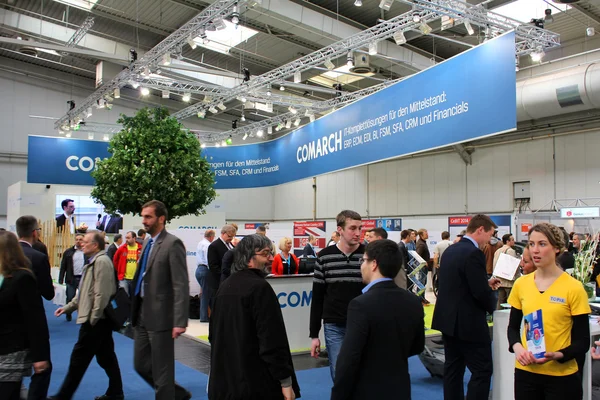 ハノーバー、ドイツ - 3 月 13 日: 2014 年 3 月 13 日コンピューター博覧会、ハノーバー、ドイツの cebit での comarch のスタンド。cebit は、世界最大のコンピューター博覧会です。 — ストック写真