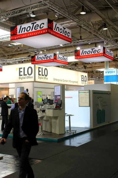 Hannover, Almanya - 13 Mart: inotec kürsüye 13 Mart 2014 CeBIT bilgisayar Fuarı, hannover, Almanya. dünyanın en büyük bilgisayar Fuarı CeBIT olduğunu — Stok fotoğraf