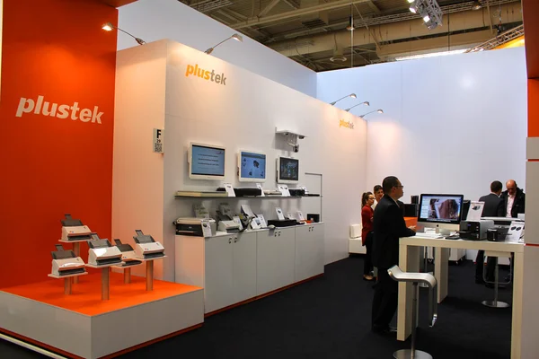 Hannover, Niemcy - 13 marca: stoisko firmy plustek na 13 marca 2014 roku na targach cebit komputer expo, hannover, Niemcy. CeBIT jest największym na świecie komputer expo — Zdjęcie stockowe