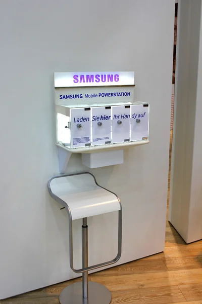 Hannover, deutschland - 13. märz: der stand von samsung am 13. märz 2014 auf der cebit computer expo, hannover, deutschland. Die Cebit ist die weltgrößte Computermesse — Stockfoto