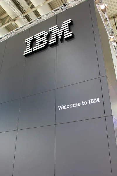 HANNOVER, GERMANIA - 13 MARZO: Lo stand di IBM il 13 marzo 2014 presso CEBIT computer expo, Hannover, Germania. CeBIT è la più grande fiera di computer del mondo Immagini Stock Royalty Free