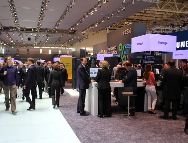 HANNOVER, ALEMANHA - MARÇO 13: O stand da IBM em 13 de março de 2014 na CEBIT Computer Expo, Hannover, Alemanha. CeBIT é a maior exposição de computadores do mundo — Fotografia de Stock