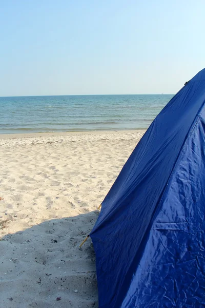 Das Zelt am Meeresufer — Stockfoto