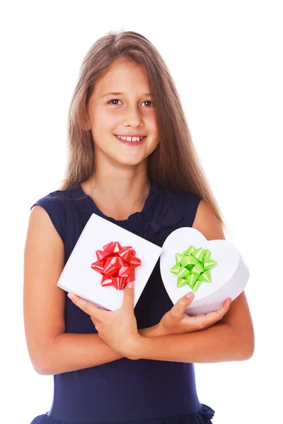 Retrato de menina beautifu posando no fundo branco com caixa — Fotografia de Stock