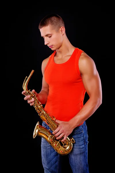 Un joven con un instrumento musical — Foto de Stock