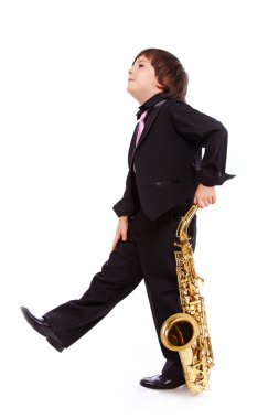 stüdyoda saksafon ile poz yakışıklı çocuk portresi