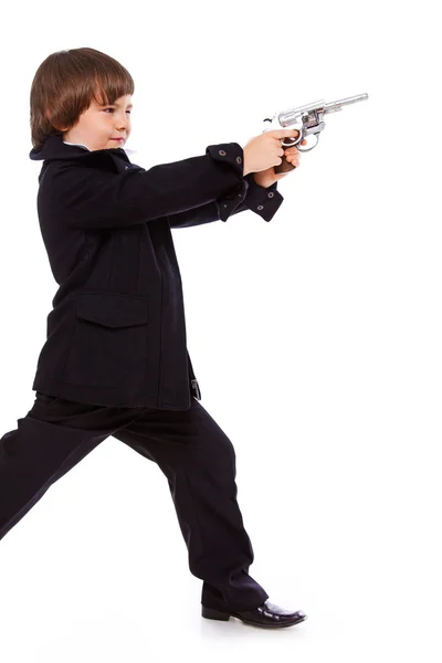 Retrato de chico guapo posando en estudio con pistola — Foto de Stock