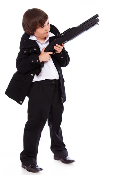 Portret van knappe jongen poseren in studio met pistool — Stockfoto