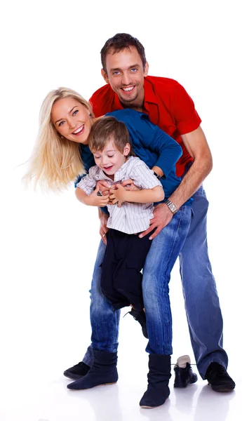 Retrato de família sorridente posando em estúdio sobre fundo branco — Fotografia de Stock