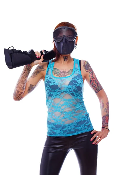 Панк-девушка с дробовиком — стоковое фото