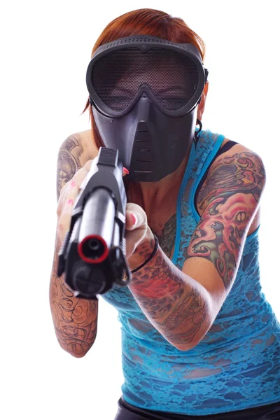 Een punk meisje met een jachtgeweer — Stockfoto