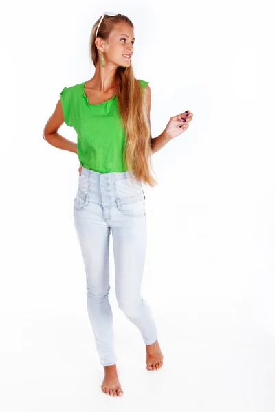 Retrato de mujer hermosa posando sobre fondo blanco — Foto de Stock