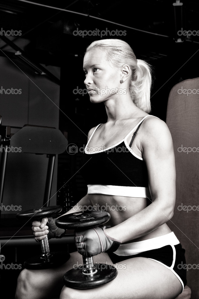 白の背景にダムでポーズ美しい女性の肖像画 ストック写真 C Fxquadro