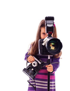 kameralarla çevrili bir kız