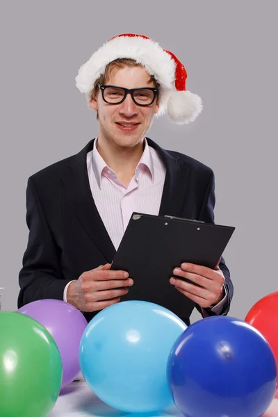 Retrato de hombre guapo posando sobre fondo gris con globo — Foto de Stock