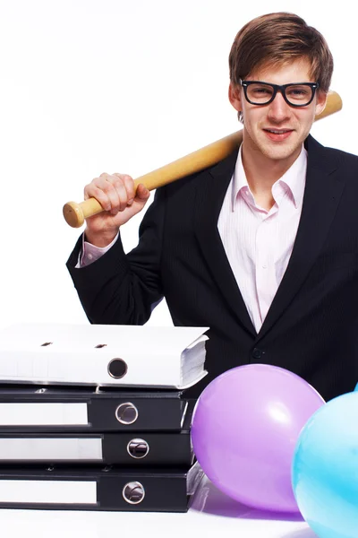 Retrato de homem bonito posando em fundo cinza com balão — Fotografia de Stock