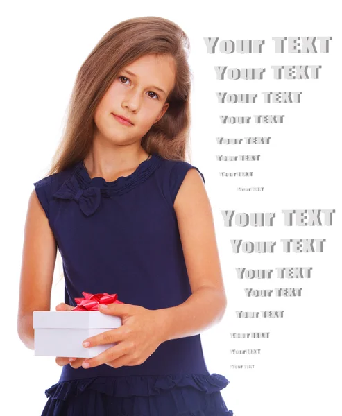 Niña posando con caja de regalo — Foto de Stock