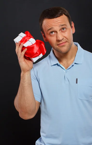 Man is trying to guess what he have in his gift — Stock Photo, Image