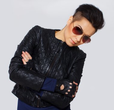 şık rock diva bir photoshoot için poz