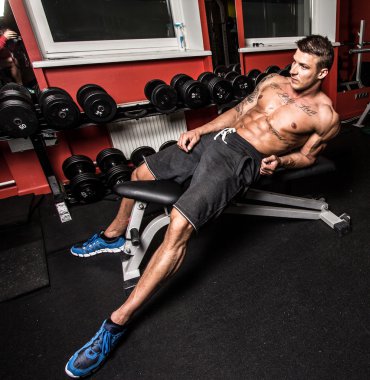 gömleksiz hottie sonra zor eğitim dinleniyor