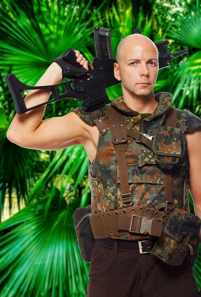 Armed soldier in uniform in the jungles — Stock Photo, Image