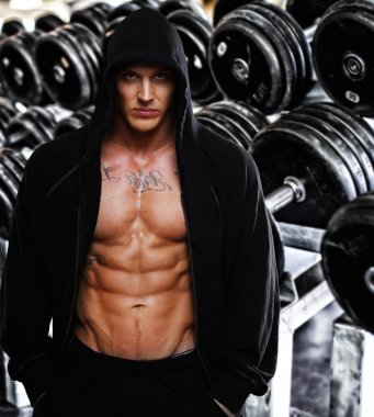 ciddi kas adam görüntüsü