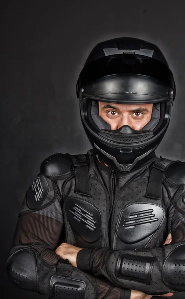 Homem sério de uniforme e capacete — Fotografia de Stock