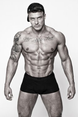 geri kalanı ile iyi görünümlü vücut seksi bir adam sahip