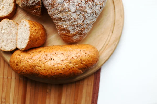 Pane sul piatto di legno — Foto Stock