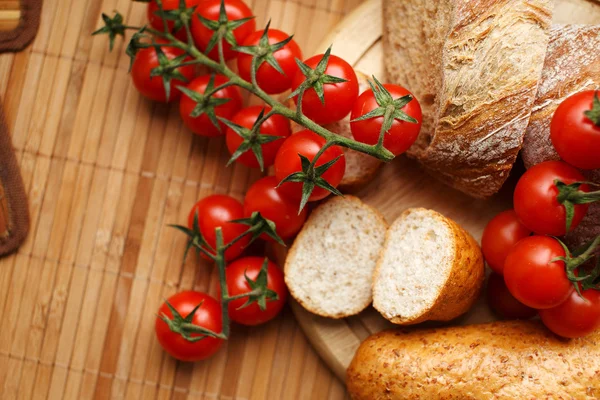 มะเขือเทศและขนมปัง — ภาพถ่ายสต็อก