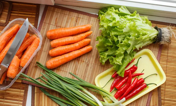 Een heleboel fruit op de tafel — Stockfoto