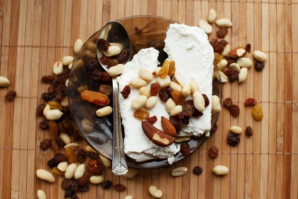 Ice cream and raisins — Stock Photo, Image