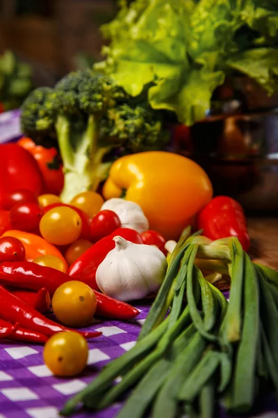 Comida caliente sobre la mesa — Foto de Stock