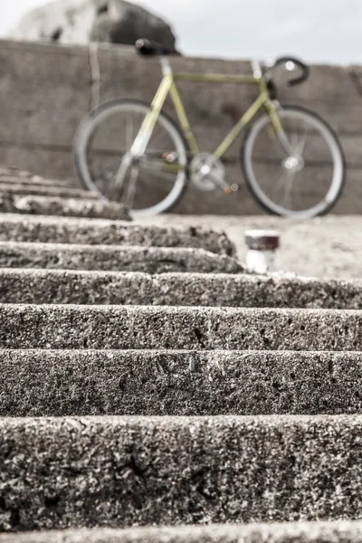 Ladder over bicycle — Stock Photo, Image