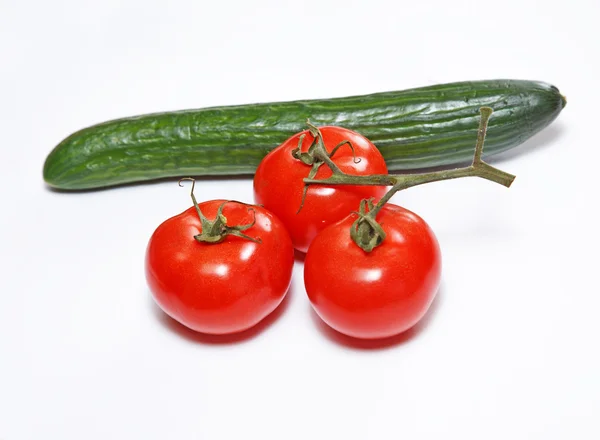 Fresh tomatoes and crunchy corn crackers — Stock Photo, Image