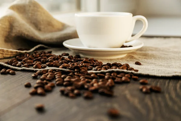 Cup and beans — Stock Photo, Image